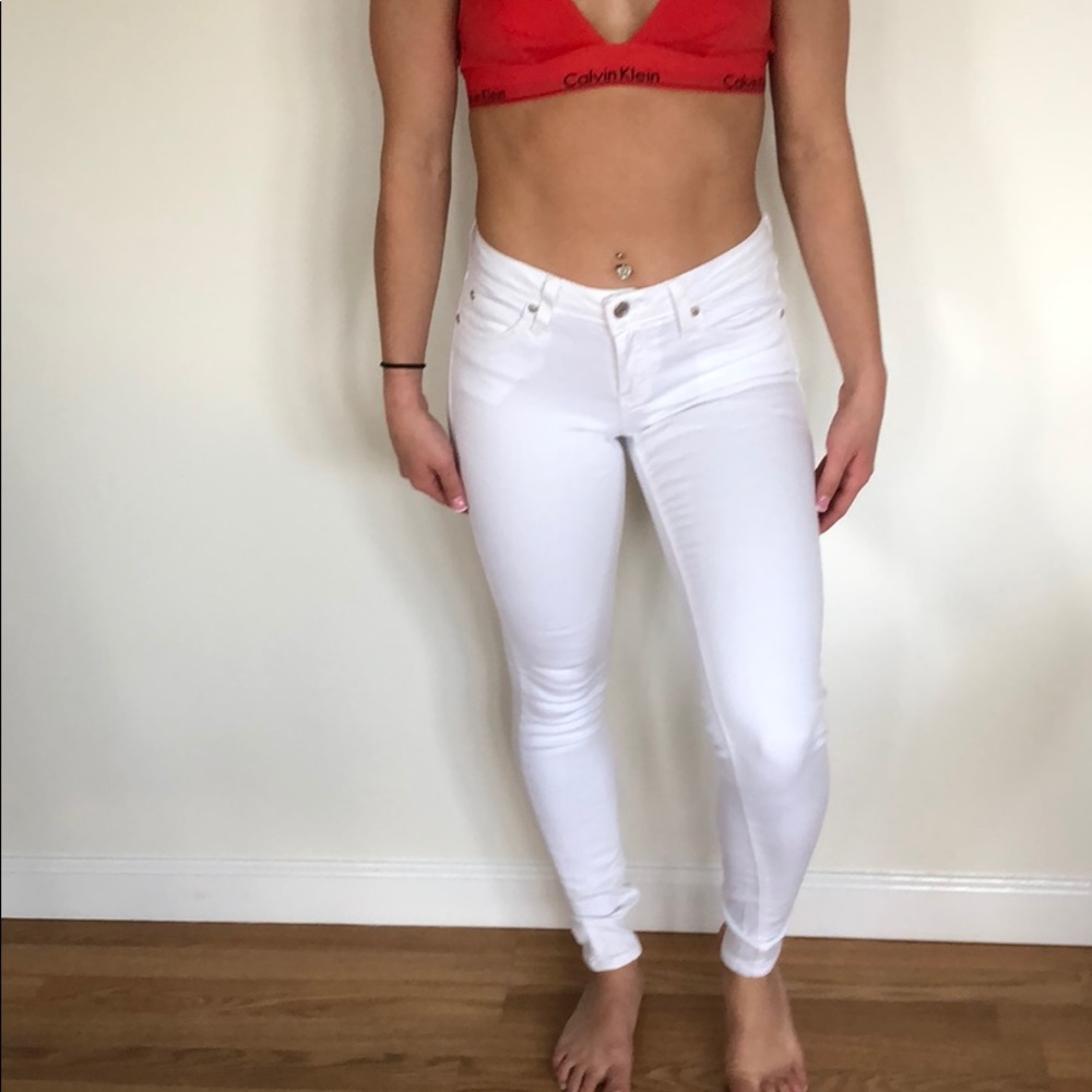 “Just black” white skinny jeans size 25